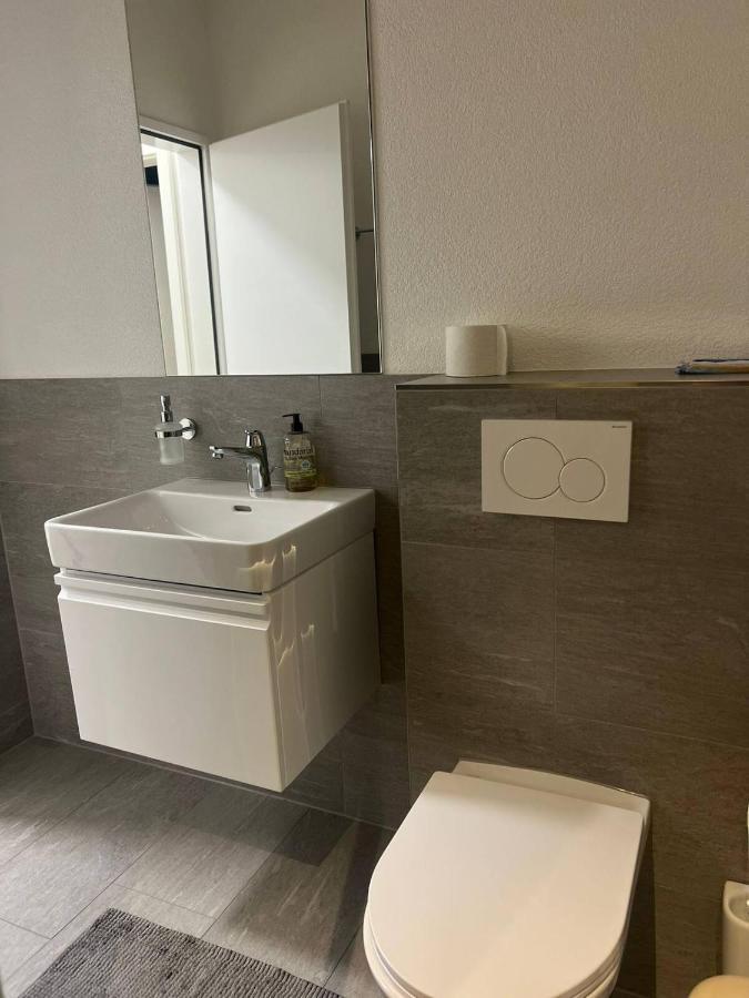 Basel-Stadt Gundeldingen Zimmer 401, Wc In The Hallway, Outside The Room Basileia Exterior foto